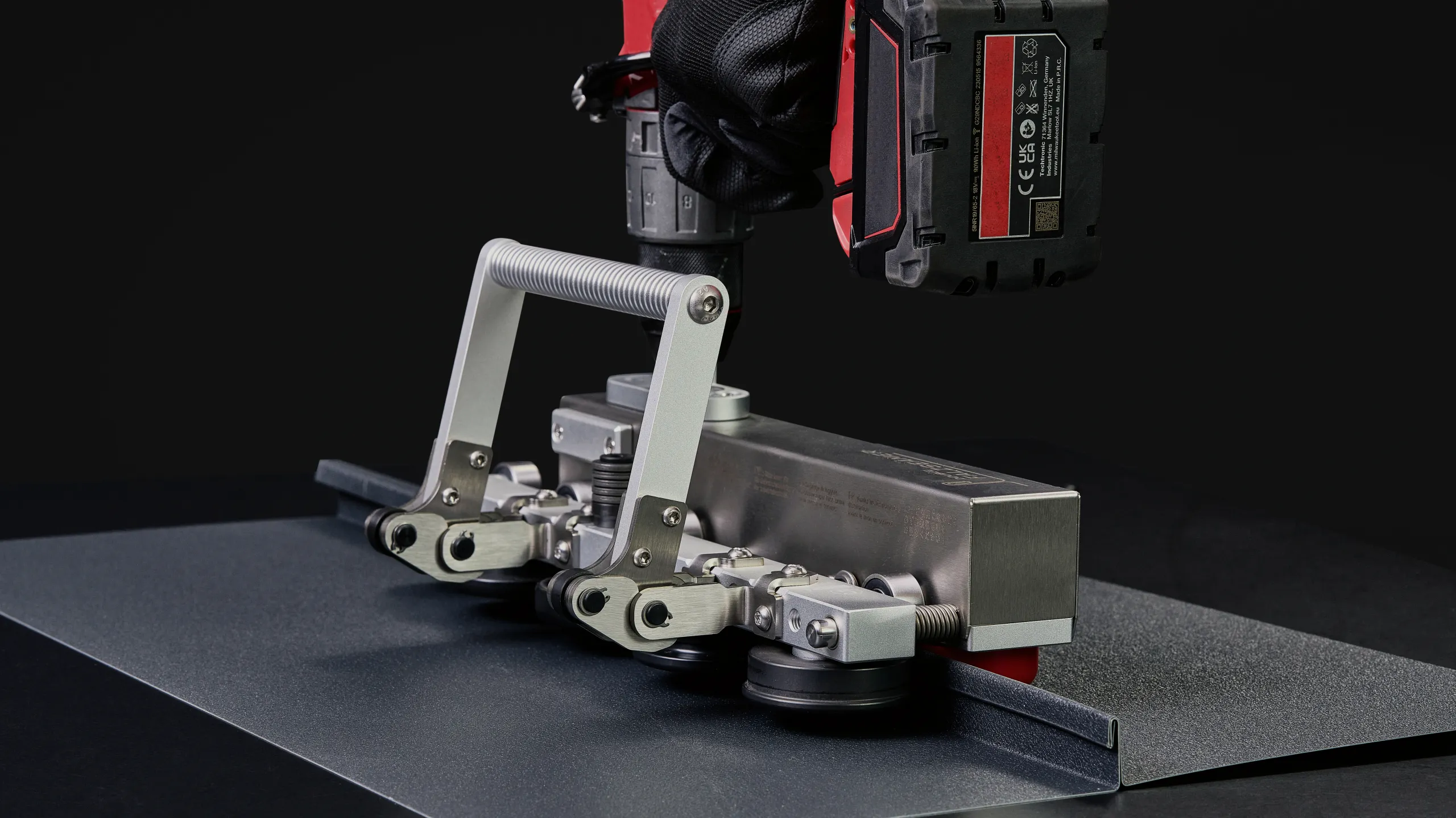 Double falz seamer-dark-9073-in action with drill 2